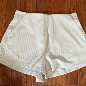 NWOT Ribbed Softstreme High-Rise Short 2" size 6